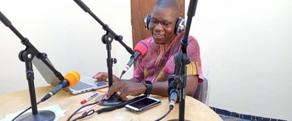 Blaise in de radiostudio