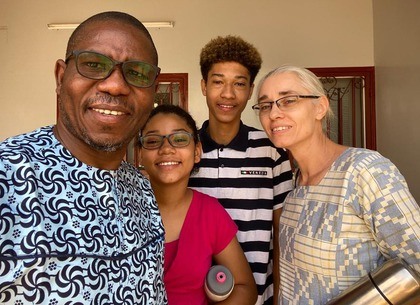 Onze zendingspartners Blaise, Jeannette en hun kinderen Caleb en Phoebé