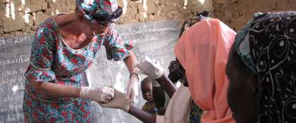 handschoenen leren aandoen