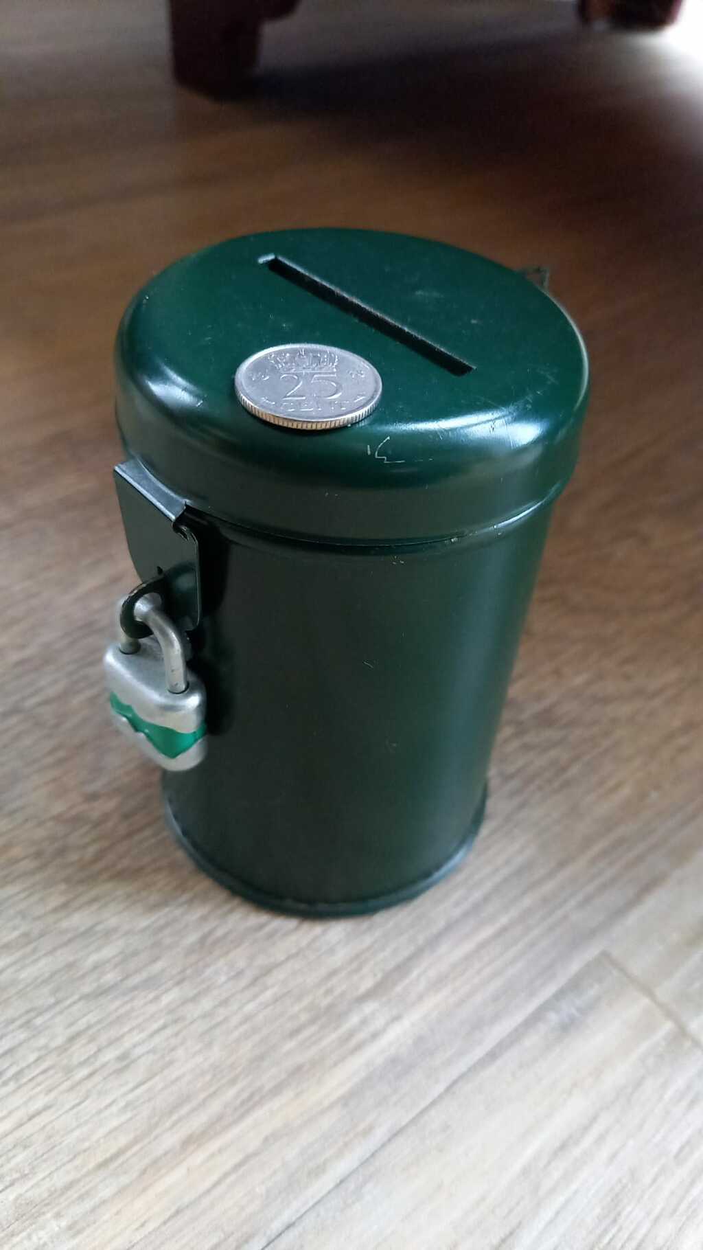 SPAARBUSJE MET KWARTJE